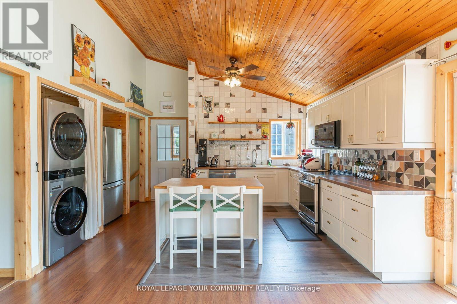 












3895 LOOP ROAD

,
Dysart et al,




Ontario
K0L1X0

