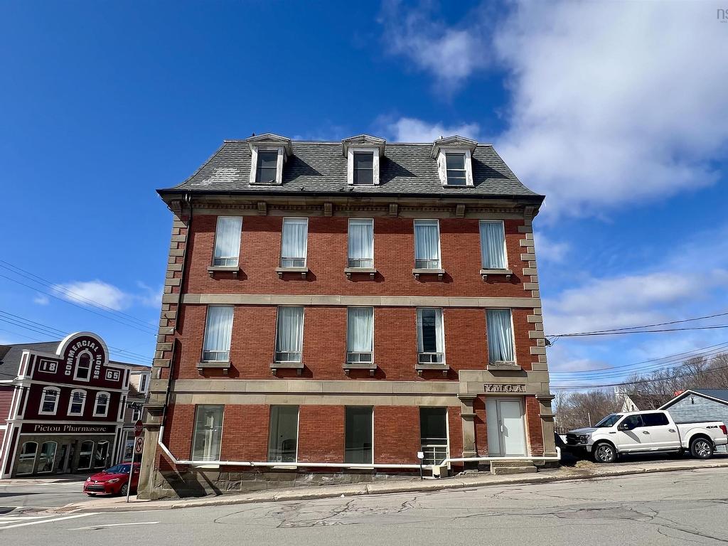 












30 Water Street

,
Pictou,




NS
B0K 1H0


