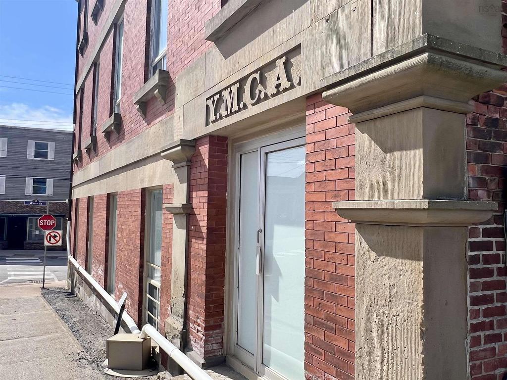 












30 Water Street

,
Pictou,




NS
B0K 1H0

