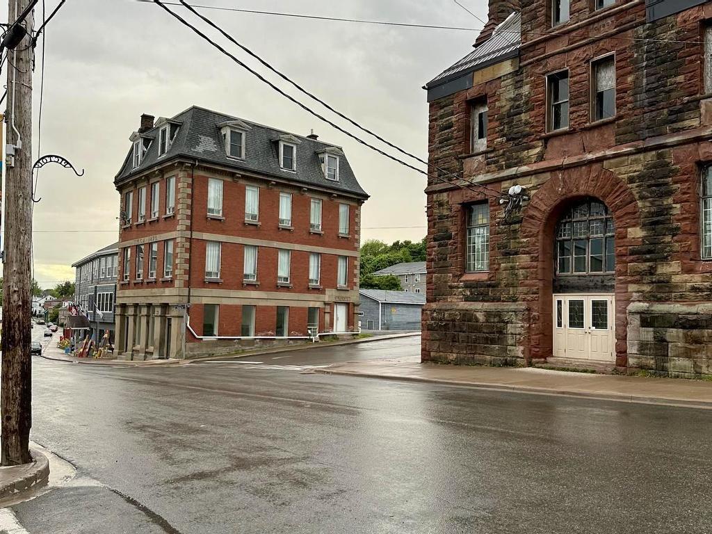 












30 Water Street

,
Pictou,




NS
B0K 1H0

