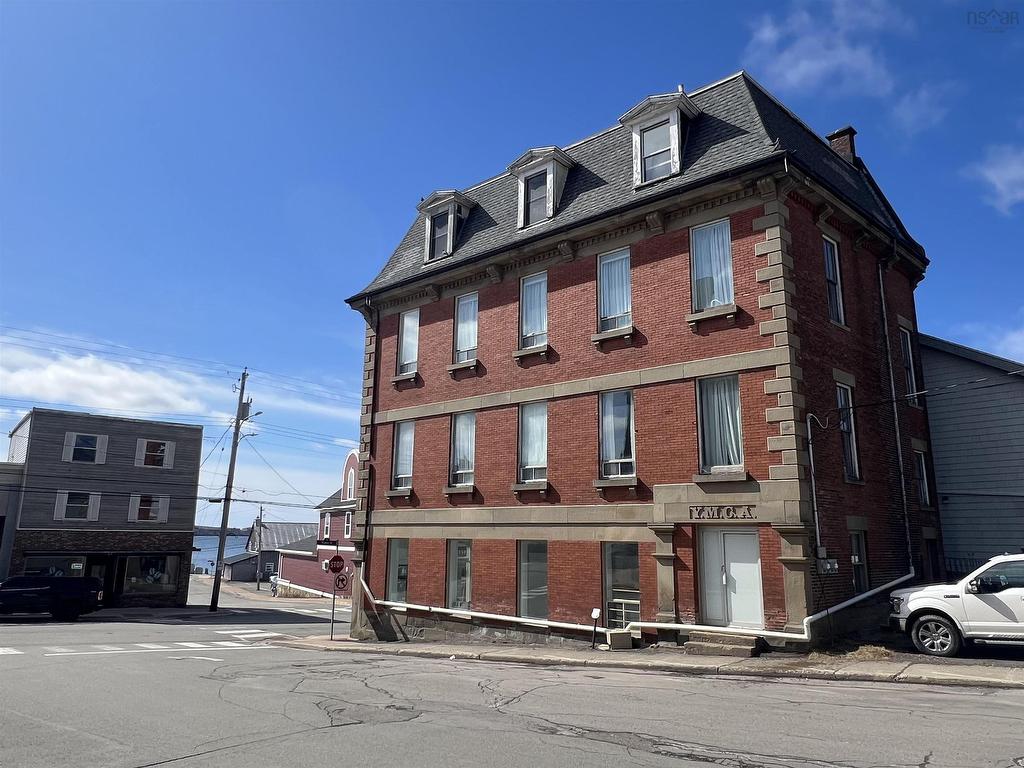 












30 Water Street

,
Pictou,




NS
B0K 1H0

