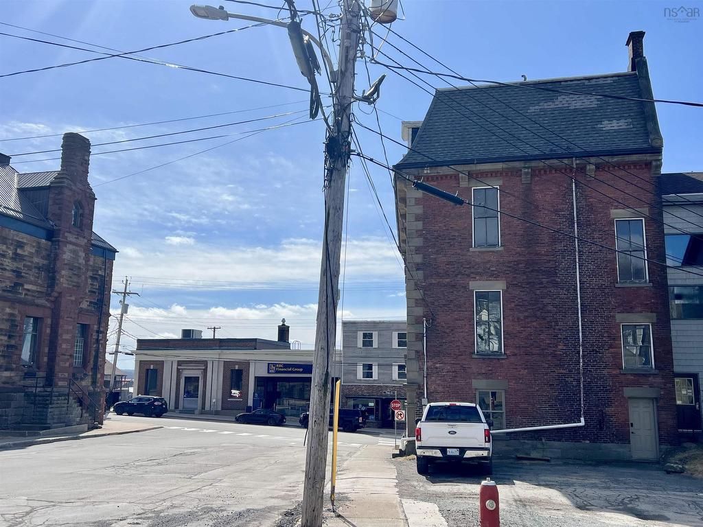 












30 Water Street

,
Pictou,




NS
B0K 1H0

