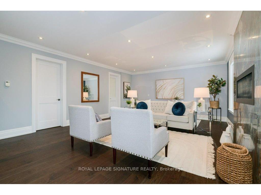 









15


Sulkara

Court,
Toronto,




ON
M4A 2G8

