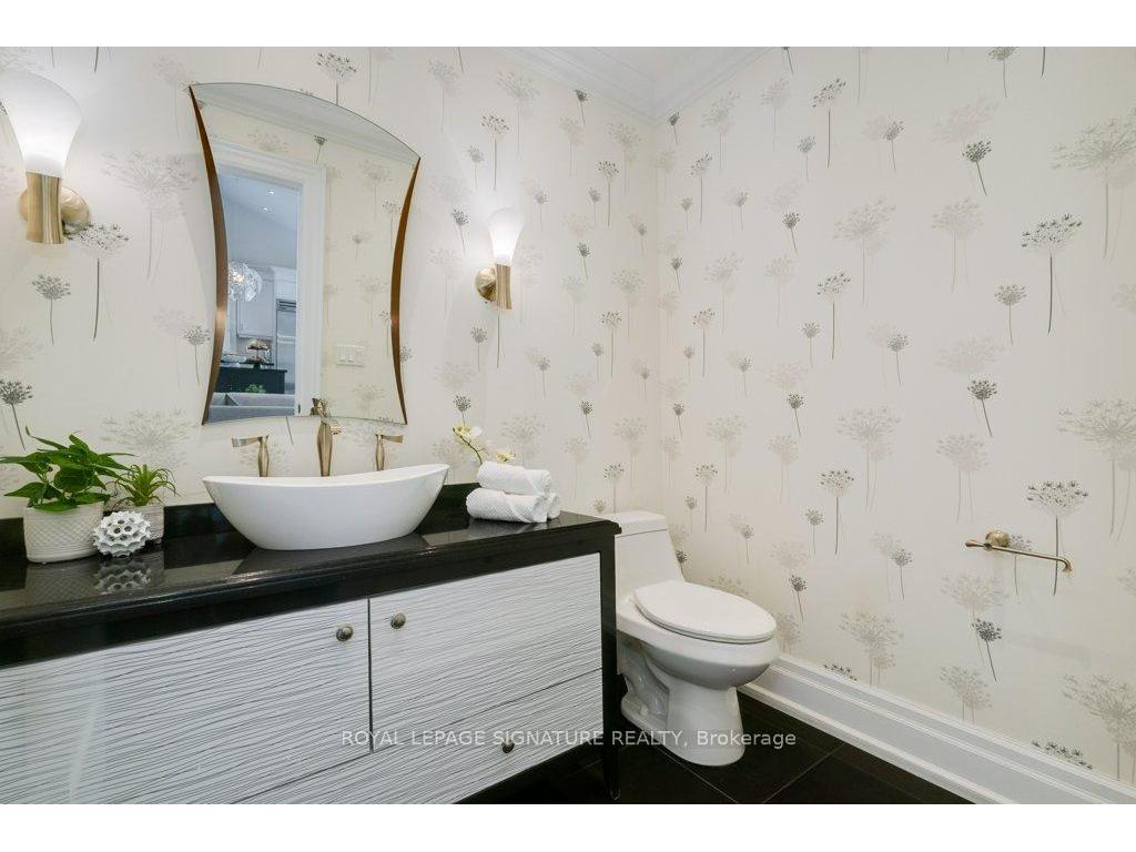 









15


Sulkara

Court,
Toronto,




ON
M4A 2G8

