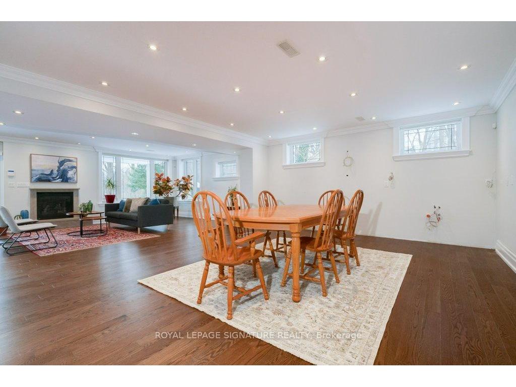









15


Sulkara

Court,
Toronto,




ON
M4A 2G8

