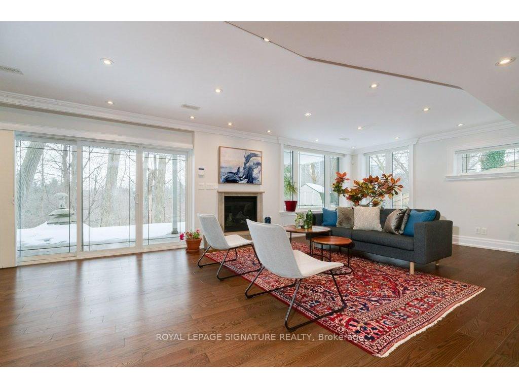 









15


Sulkara

Court,
Toronto,




ON
M4A 2G8

