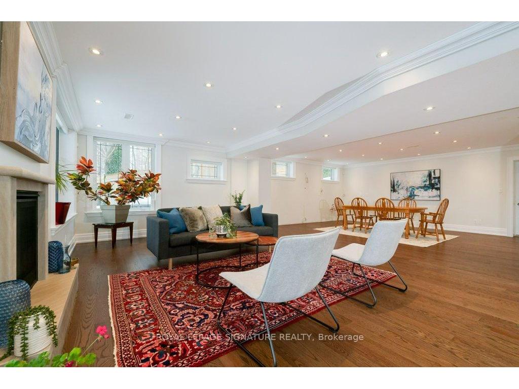 









15


Sulkara

Court,
Toronto,




ON
M4A 2G8


