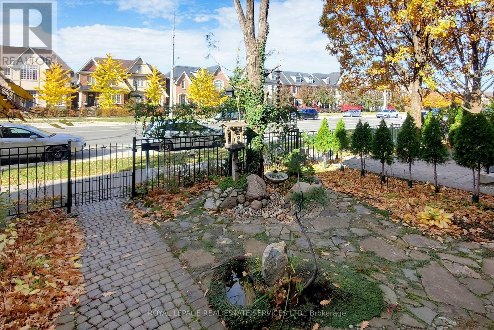 












3552 EGLINTON AVENUE W

,
Mississauga,




Ontario
L5M7C4

