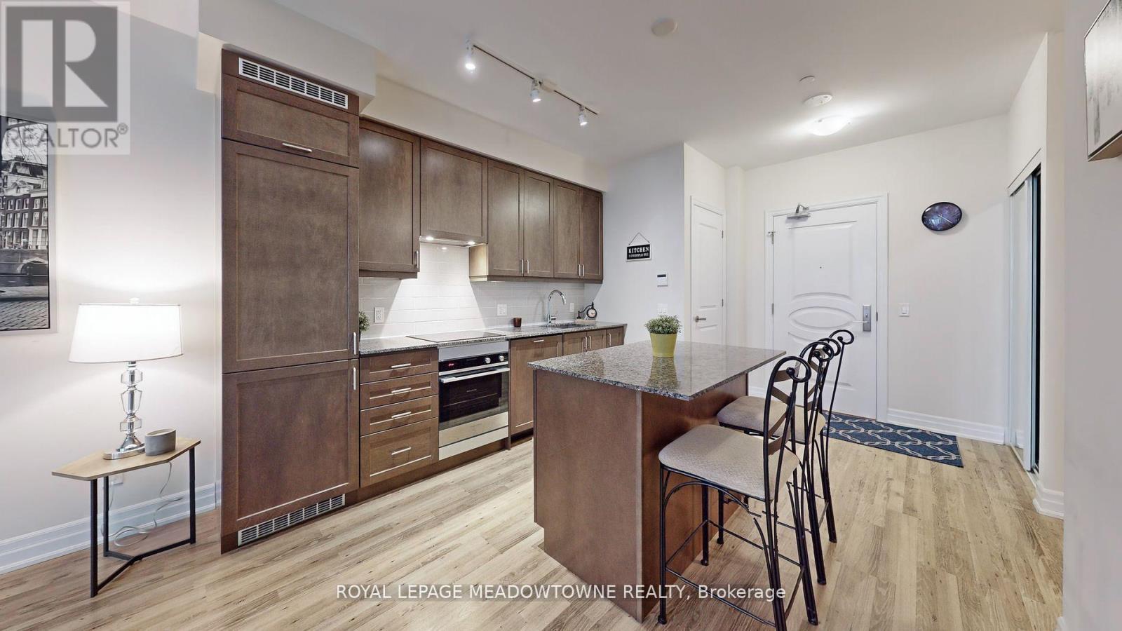 












208 - 9085 JANE STREET

,
Vaughan,




Ontario
L4K0L8

