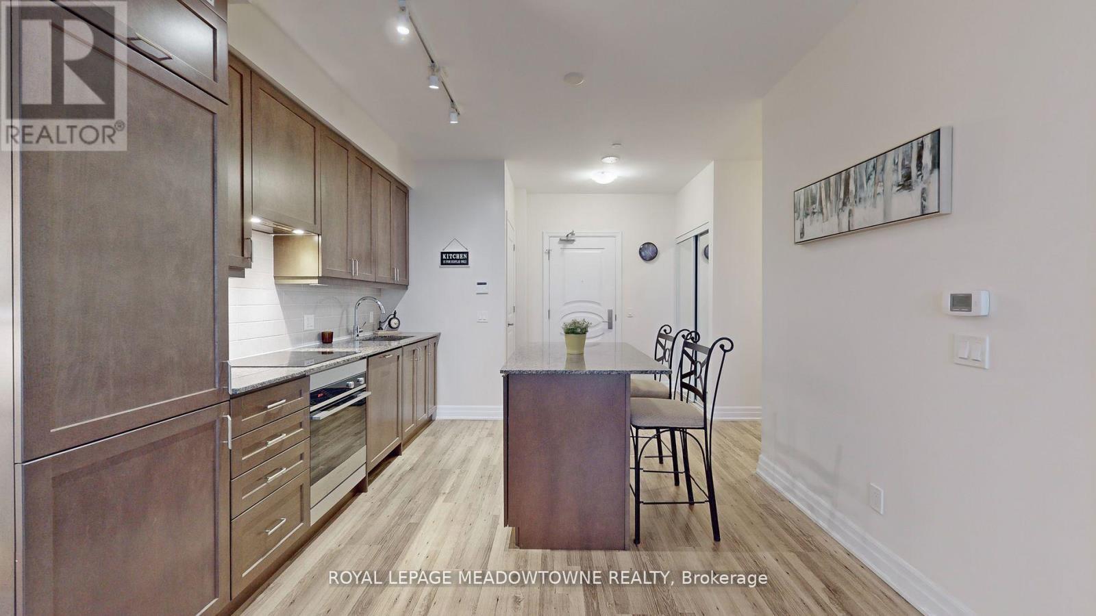 












208 - 9085 JANE STREET

,
Vaughan,




Ontario
L4K0L8

