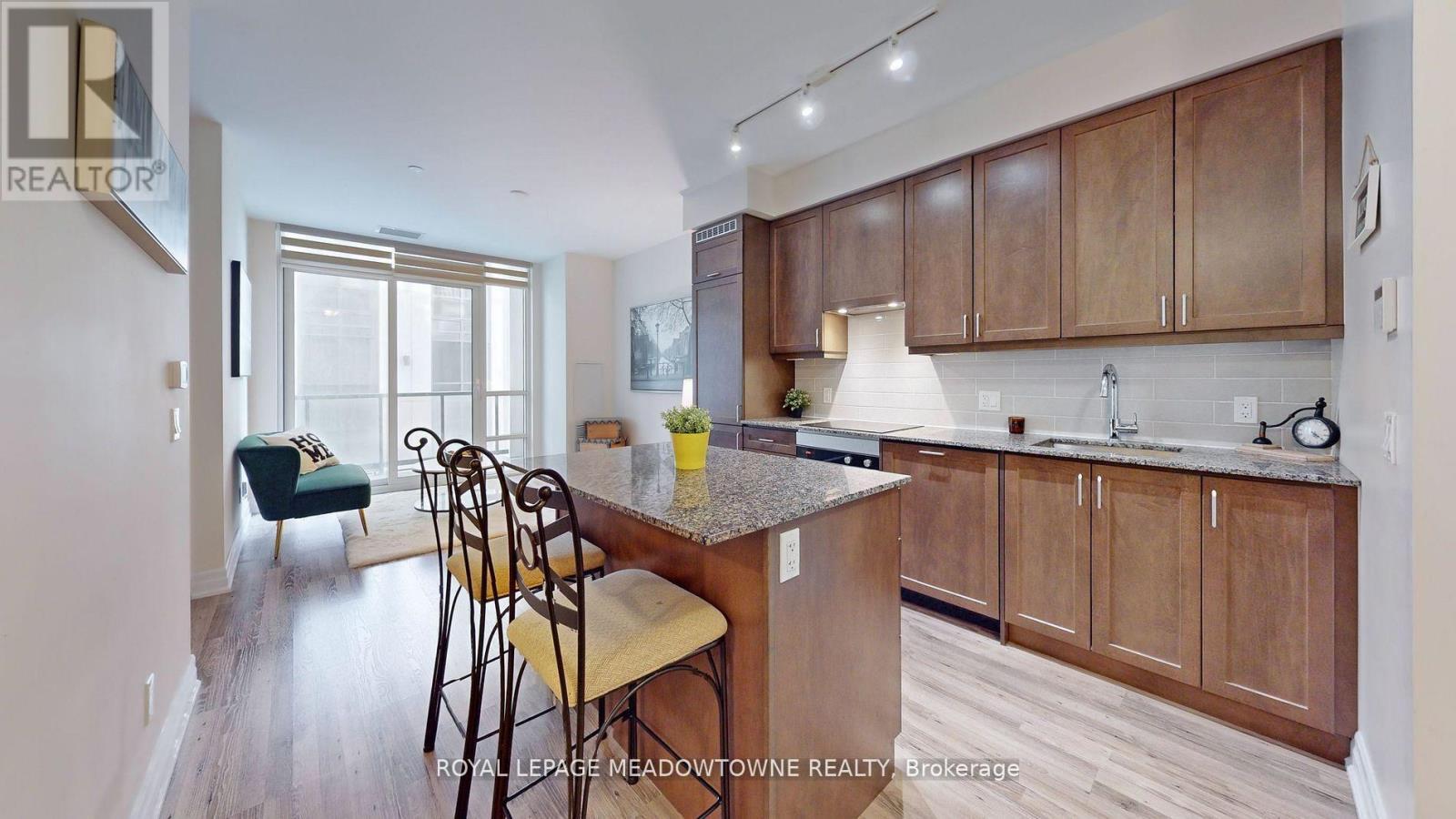 












208 - 9085 JANE STREET

,
Vaughan,




Ontario
L4K0L8


