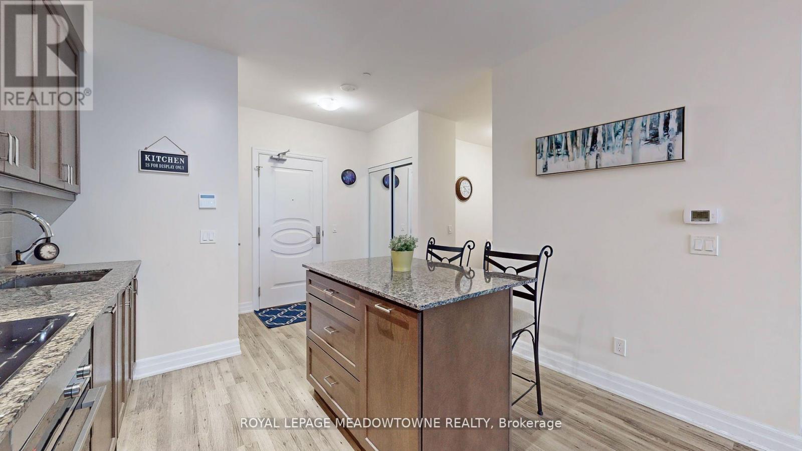 












208 - 9085 JANE STREET

,
Vaughan,




Ontario
L4K0L8

