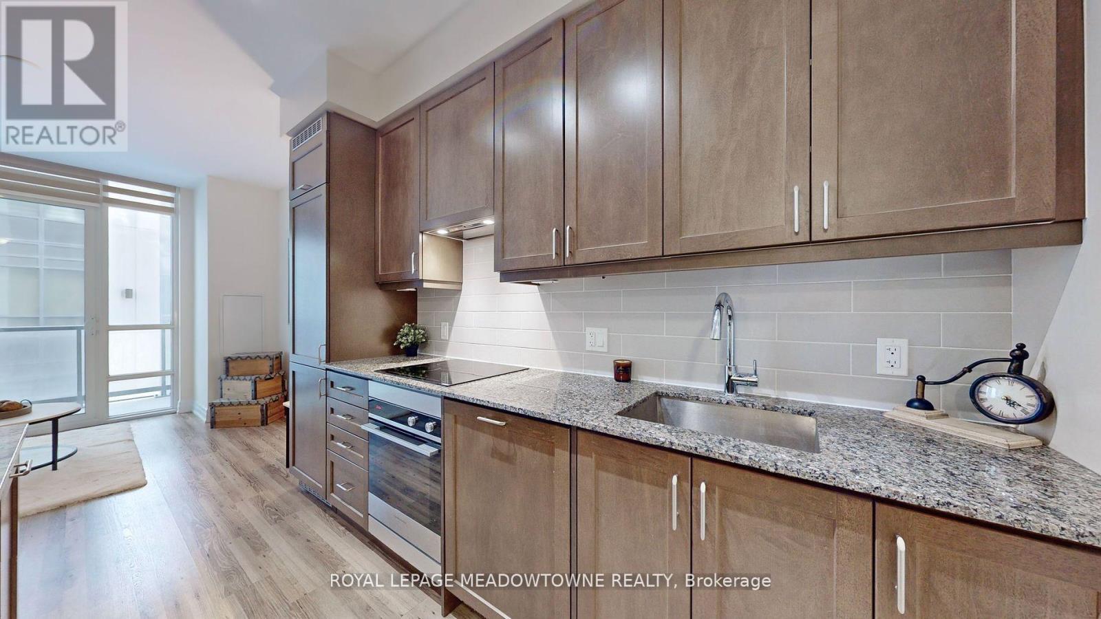 












208 - 9085 JANE STREET

,
Vaughan,




Ontario
L4K0L8

