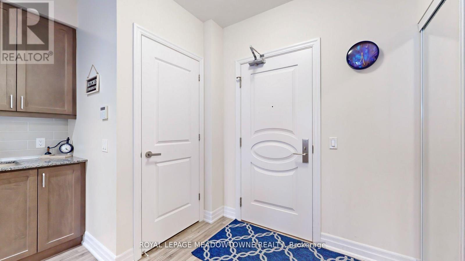 












208 - 9085 JANE STREET

,
Vaughan,




Ontario
L4K0L8

