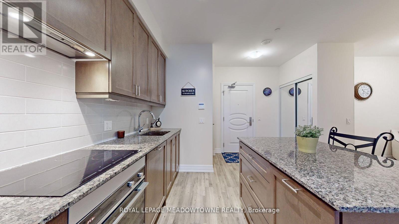 












208 - 9085 JANE STREET

,
Vaughan,




Ontario
L4K0L8

