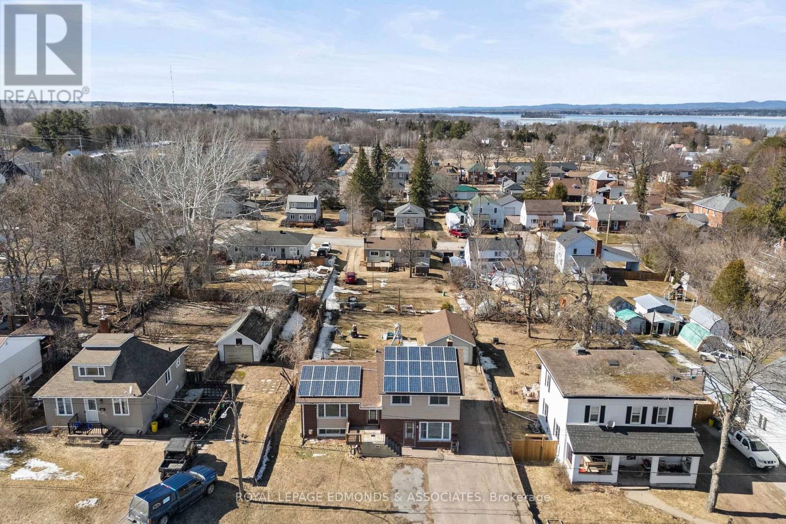 












348 FIRST AVENUE N

,
Pembroke,




Ontario
K8A5C4

