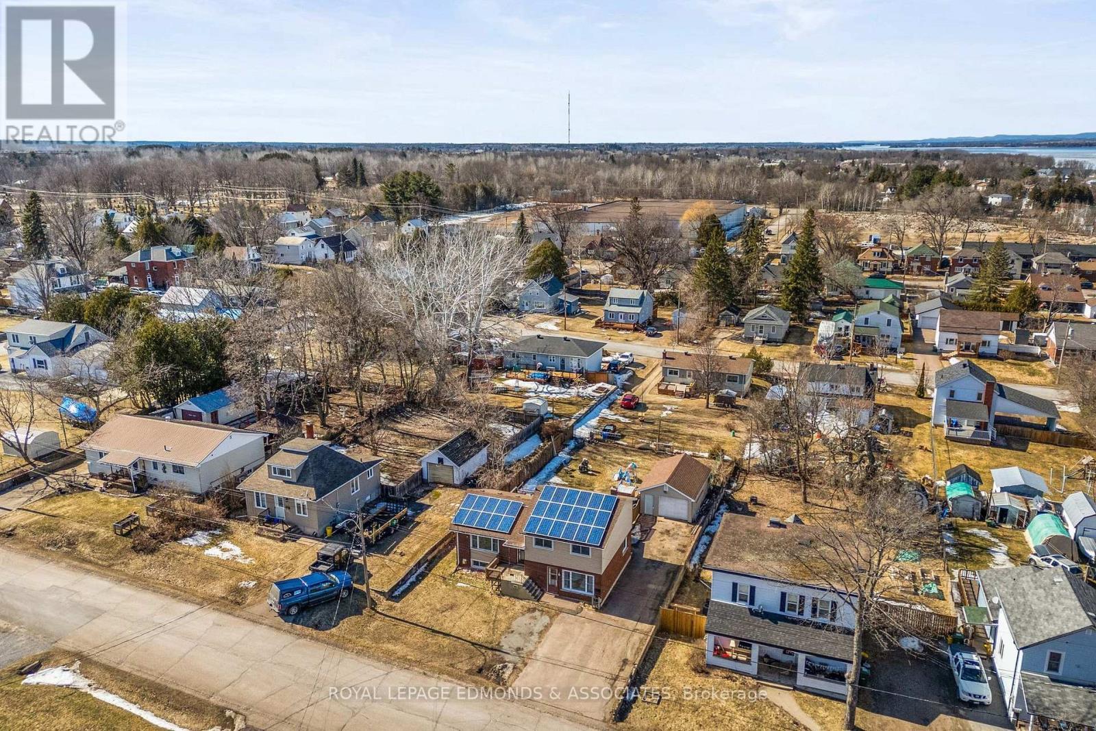 












348 FIRST AVENUE N

,
Pembroke,




Ontario
K8A5C4

