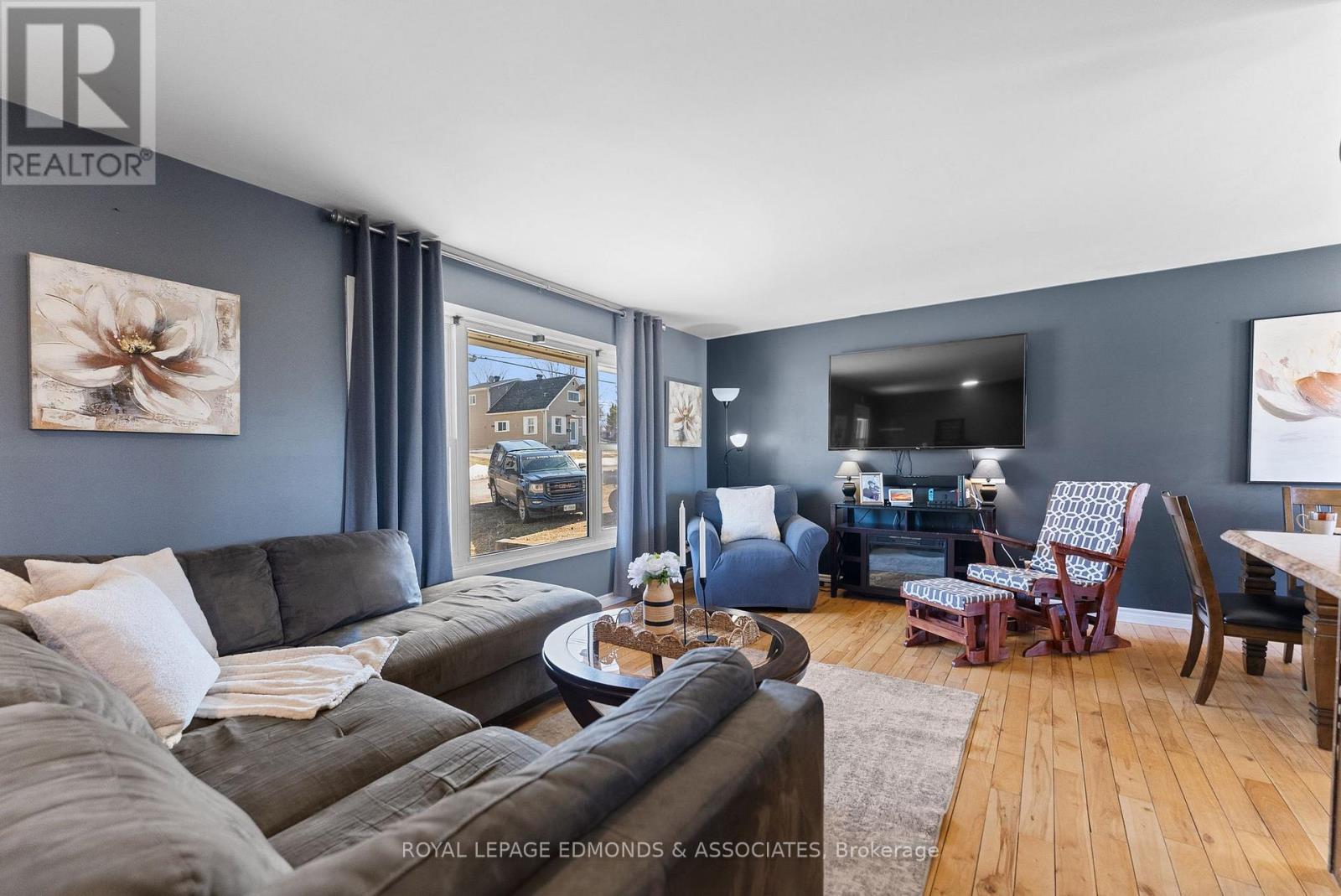 












348 FIRST AVENUE N

,
Pembroke,




Ontario
K8A5C4

