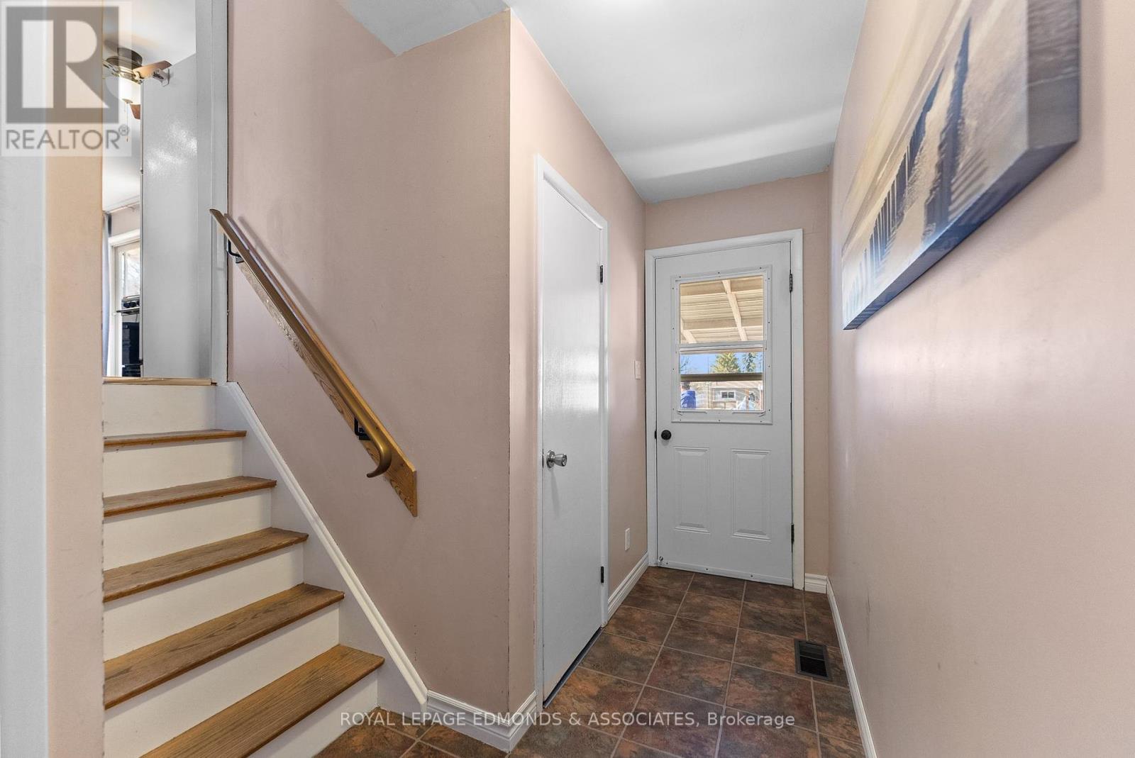 












348 FIRST AVENUE N

,
Pembroke,




Ontario
K8A5C4

