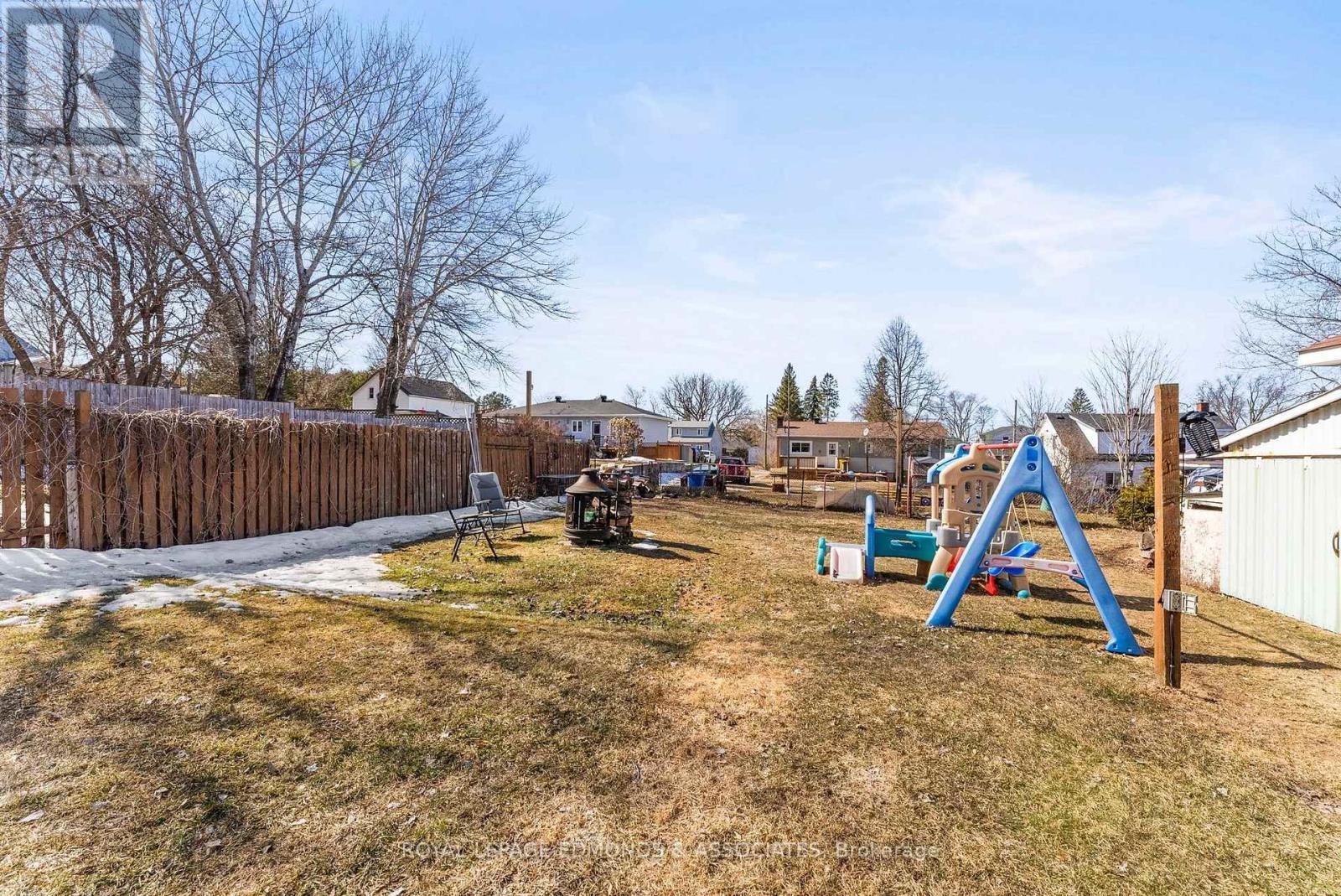 












348 FIRST AVENUE N

,
Pembroke,




Ontario
K8A5C4

