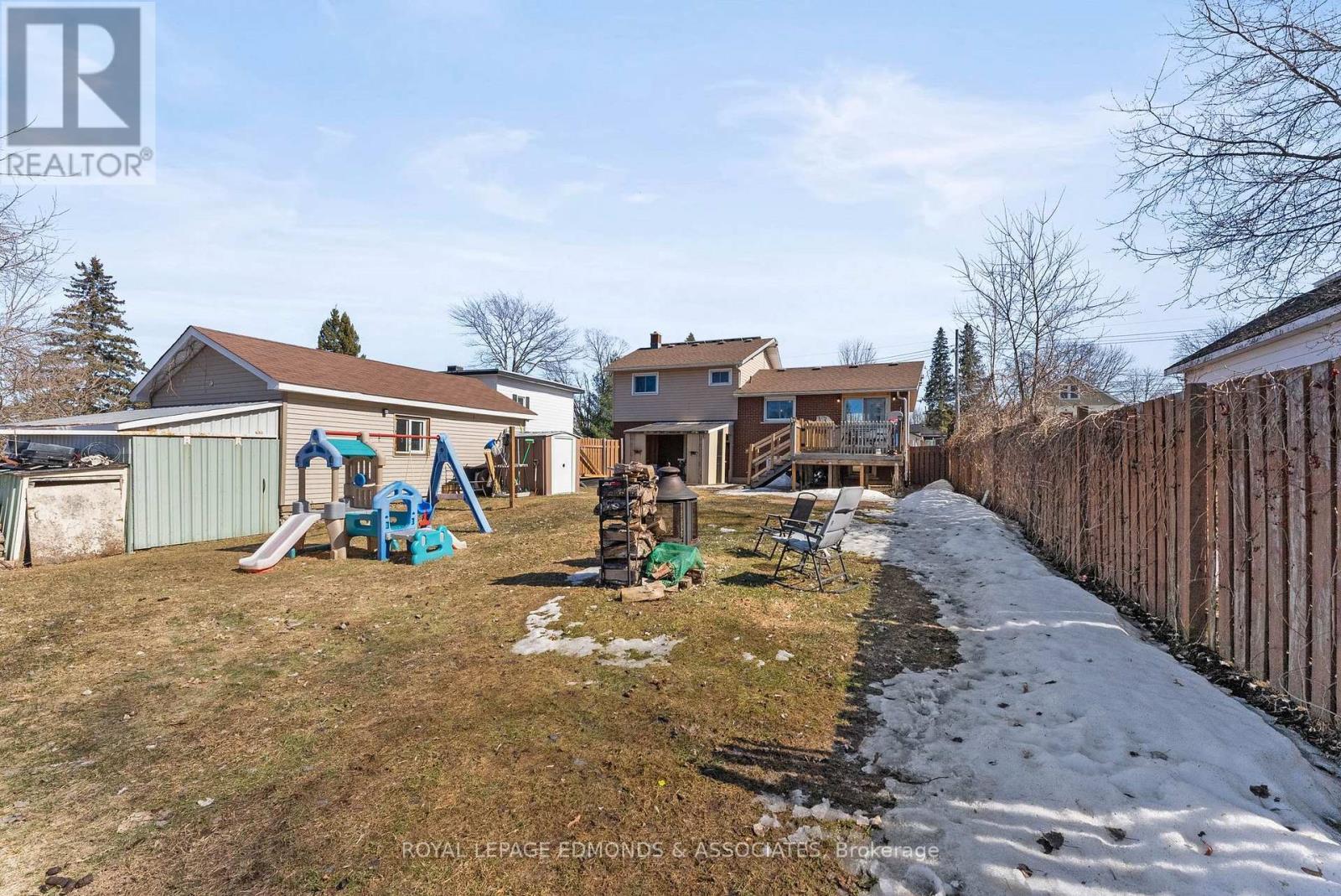 












348 FIRST AVENUE N

,
Pembroke,




Ontario
K8A5C4

