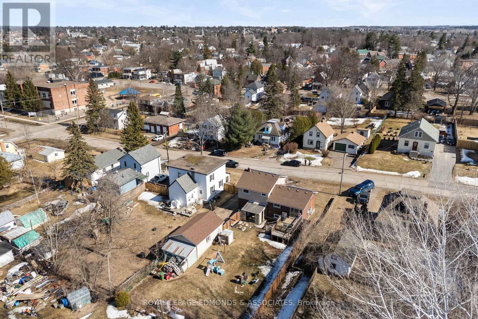 












348 FIRST AVENUE N

,
Pembroke,




Ontario
K8A5C4

