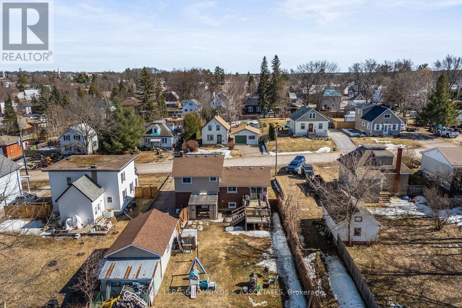 












348 FIRST AVENUE N

,
Pembroke,




Ontario
K8A5C4

