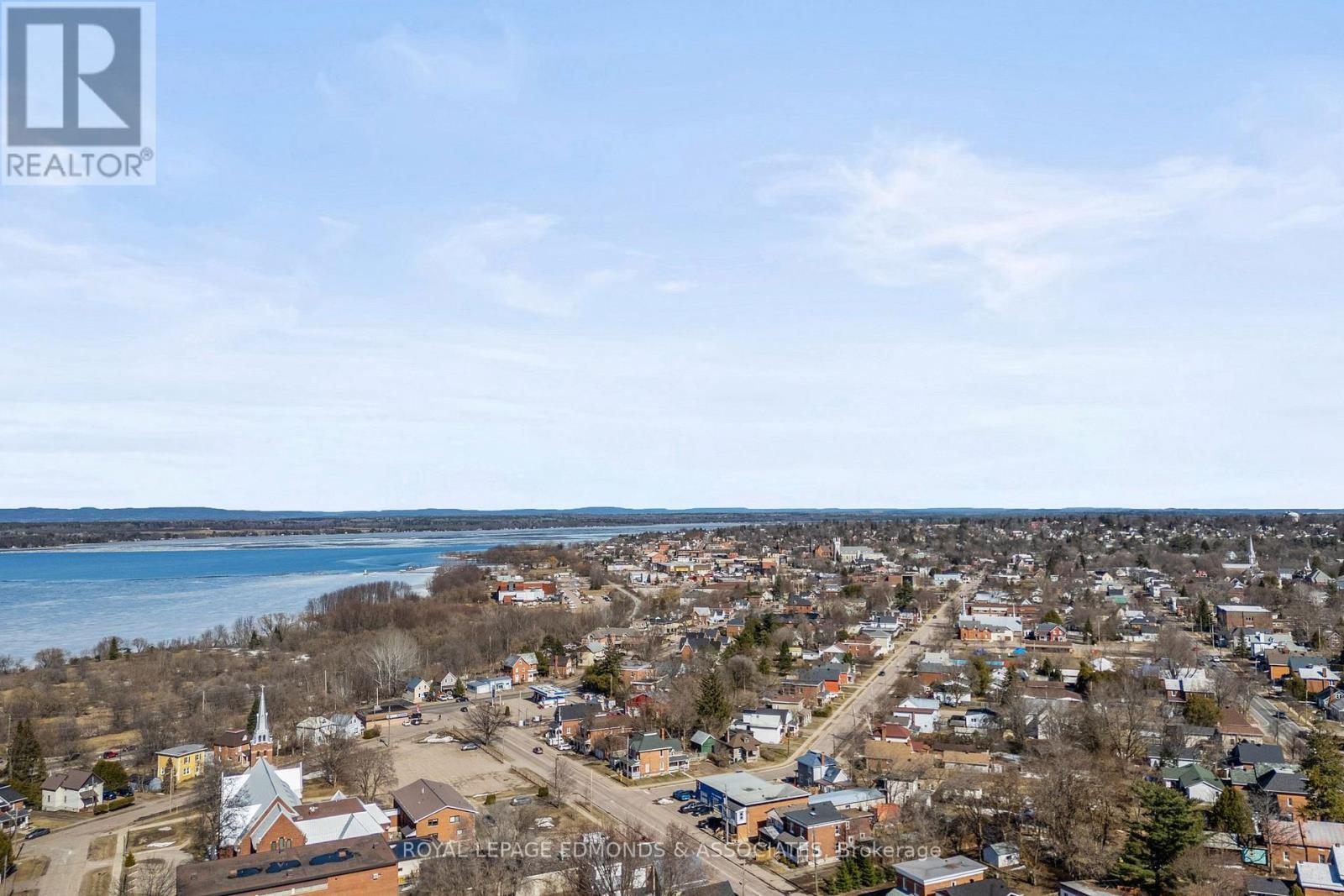 












348 FIRST AVENUE N

,
Pembroke,




Ontario
K8A5C4

