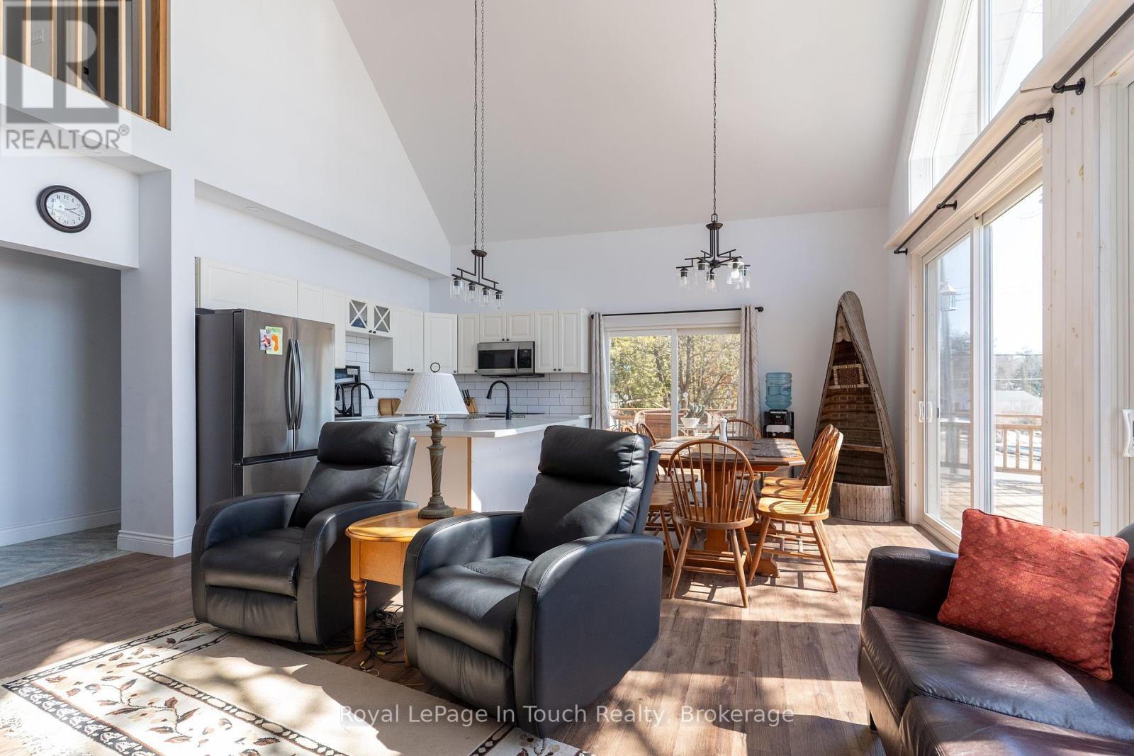 












26 MACEY BAY ROAD

,
Georgian Bay (Baxter),




Ontario
L0K1S0

