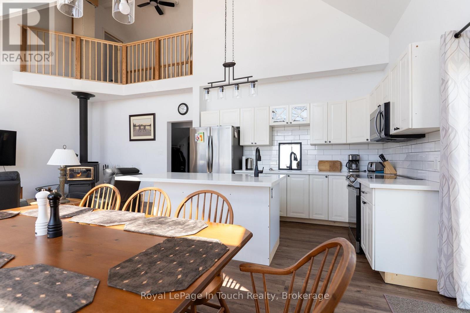 












26 MACEY BAY ROAD

,
Georgian Bay (Baxter),




Ontario
L0K1S0

