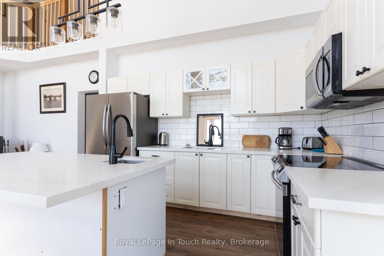 












26 MACEY BAY ROAD

,
Georgian Bay (Baxter),




Ontario
L0K1S0

