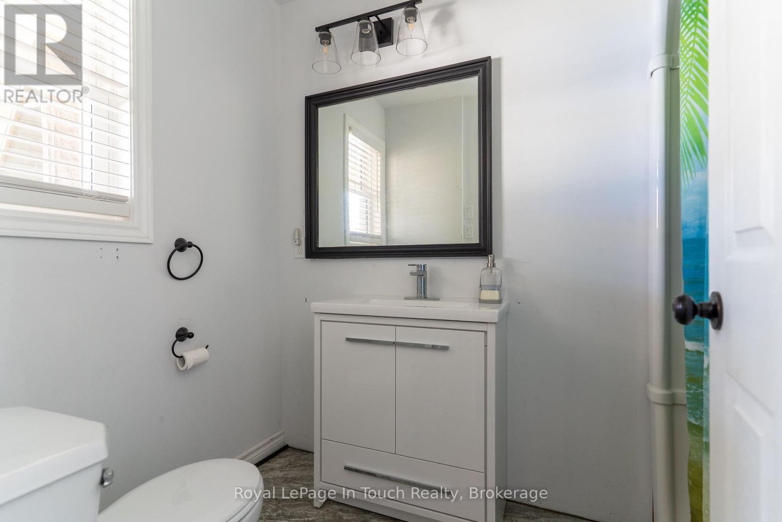












26 MACEY BAY ROAD

,
Georgian Bay (Baxter),




Ontario
L0K1S0

