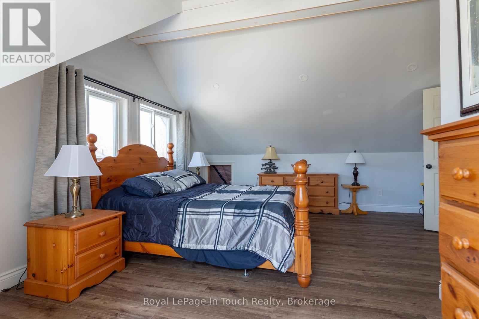 












26 MACEY BAY ROAD

,
Georgian Bay (Baxter),




Ontario
L0K1S0

