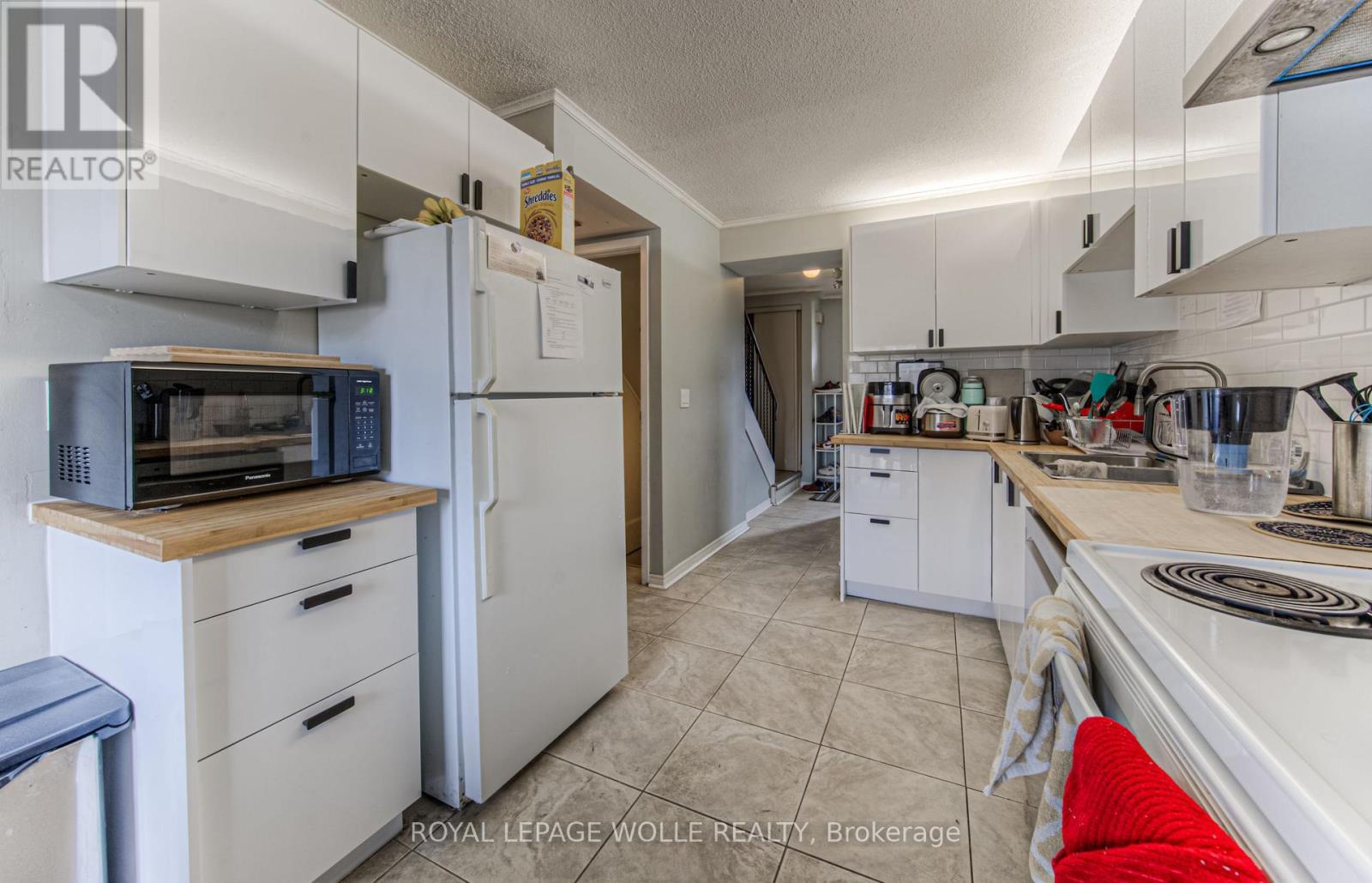 












9 - 121 UNIVERSITY AVENUE E

,
Waterloo,




Ontario
N2J4J1

