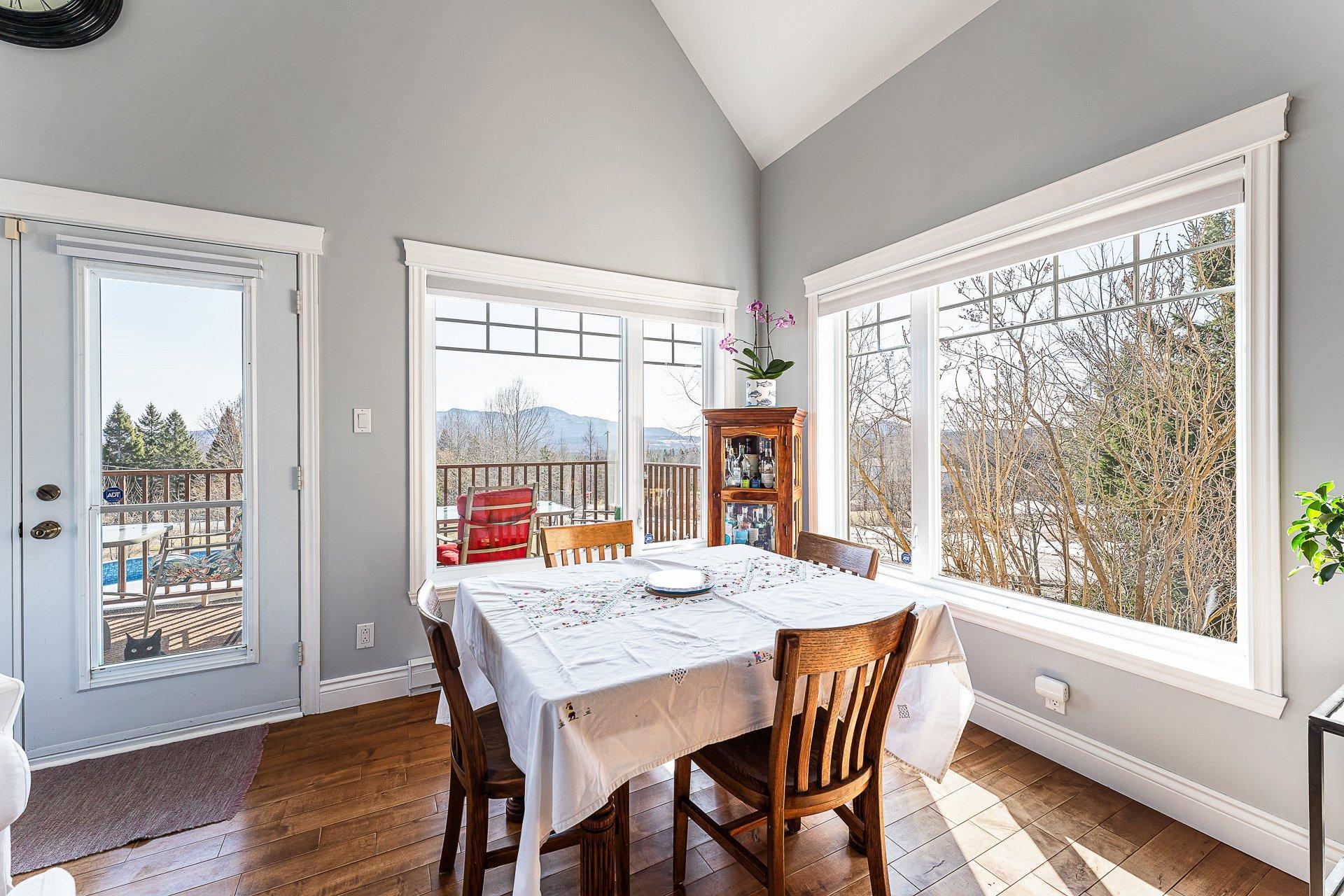 









12


Rue de l'Intimité

,
Eastman,




QC
J0E1P0

