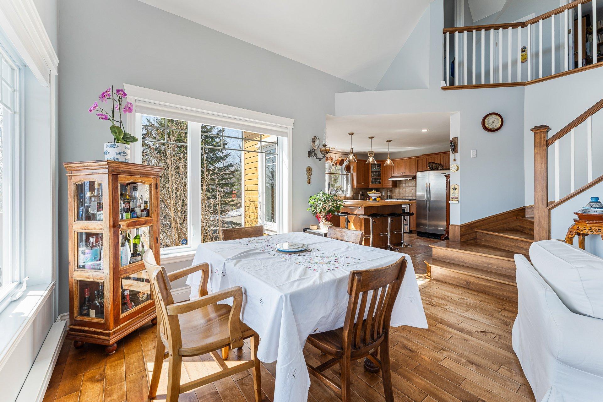









12


Rue de l'Intimité

,
Eastman,




QC
J0E1P0

