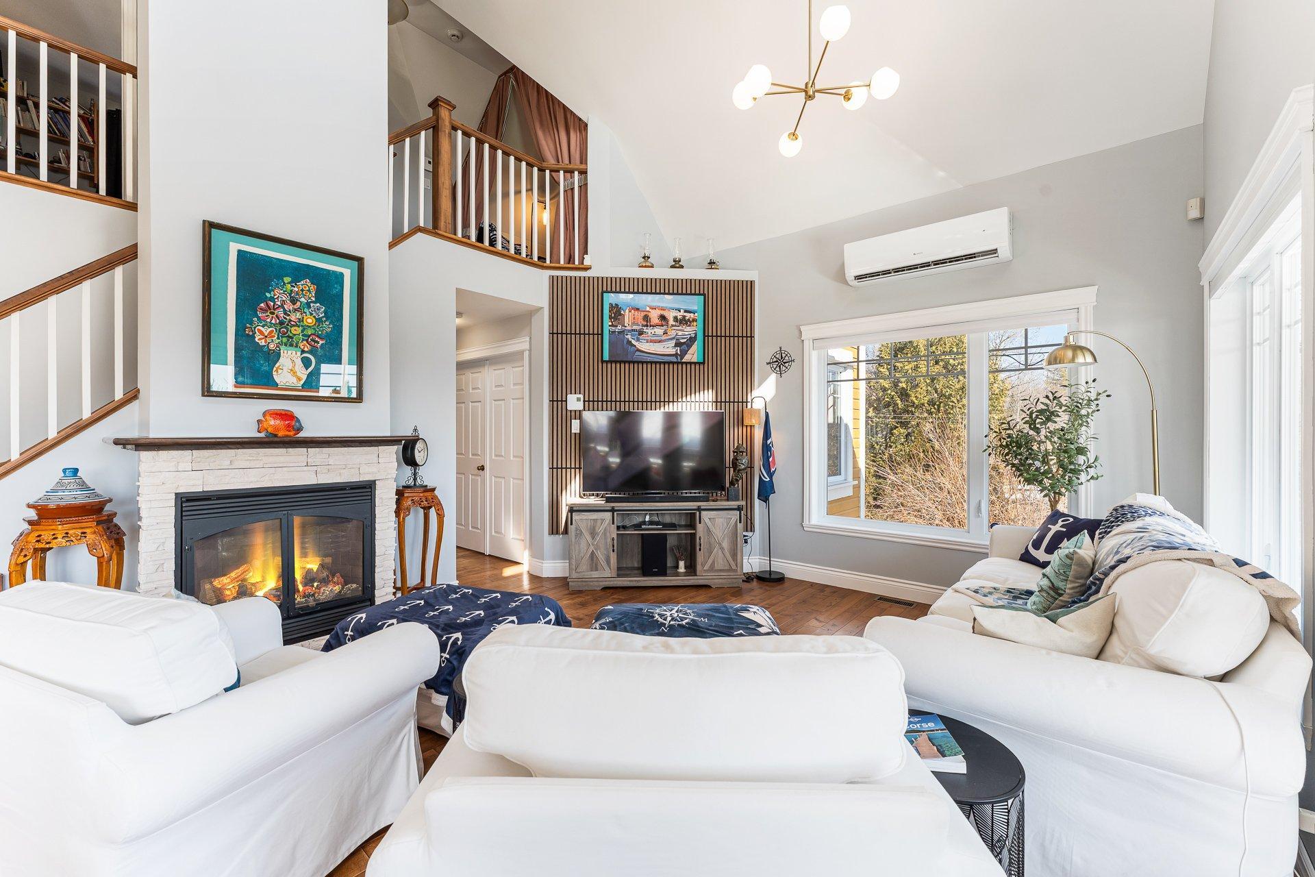 









12


Rue de l'Intimité

,
Eastman,




QC
J0E1P0

