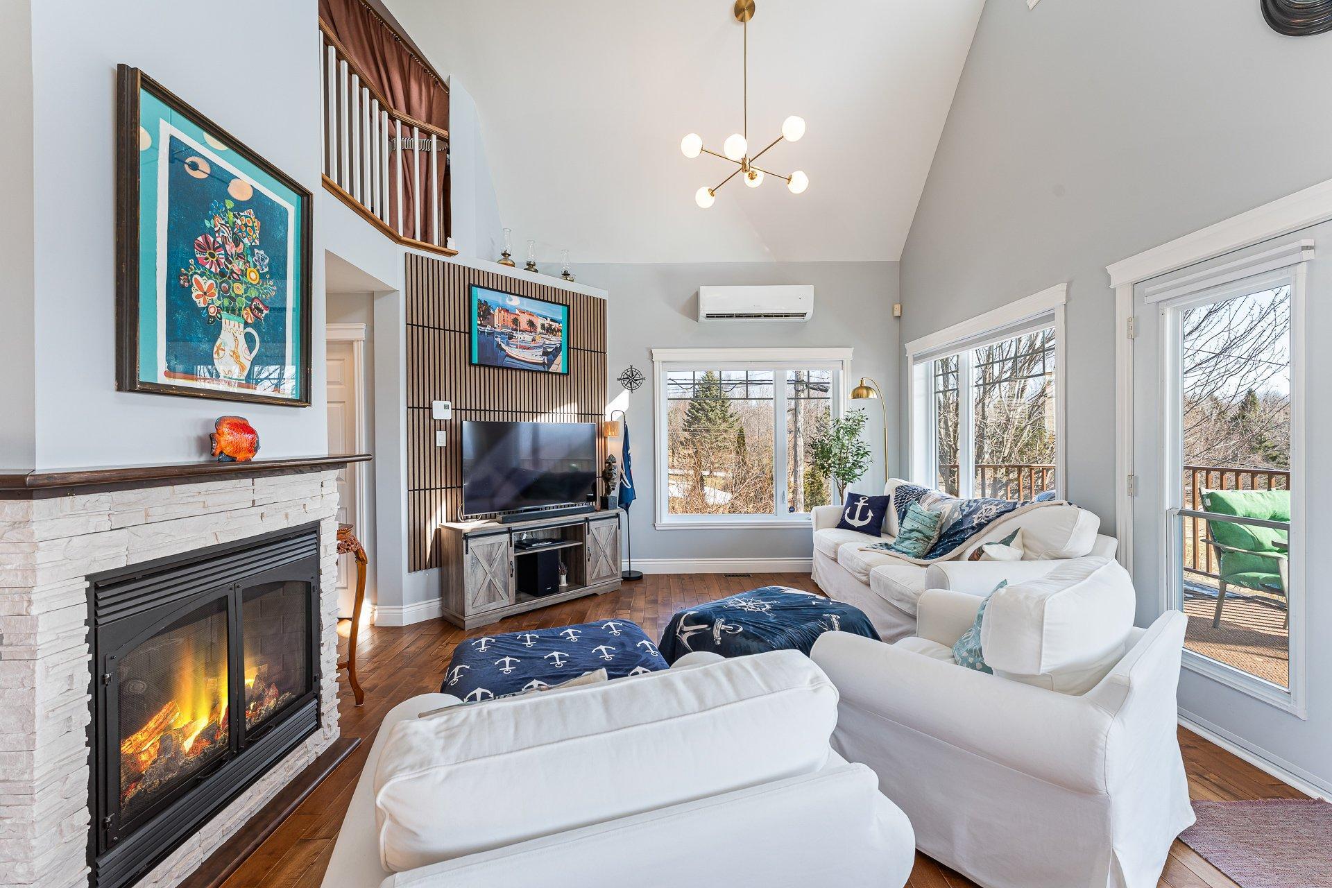 









12


Rue de l'Intimité

,
Eastman,




QC
J0E1P0

