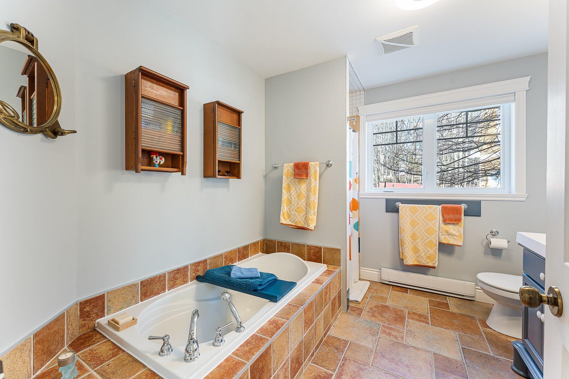 









12


Rue de l'Intimité

,
Eastman,




QC
J0E1P0

