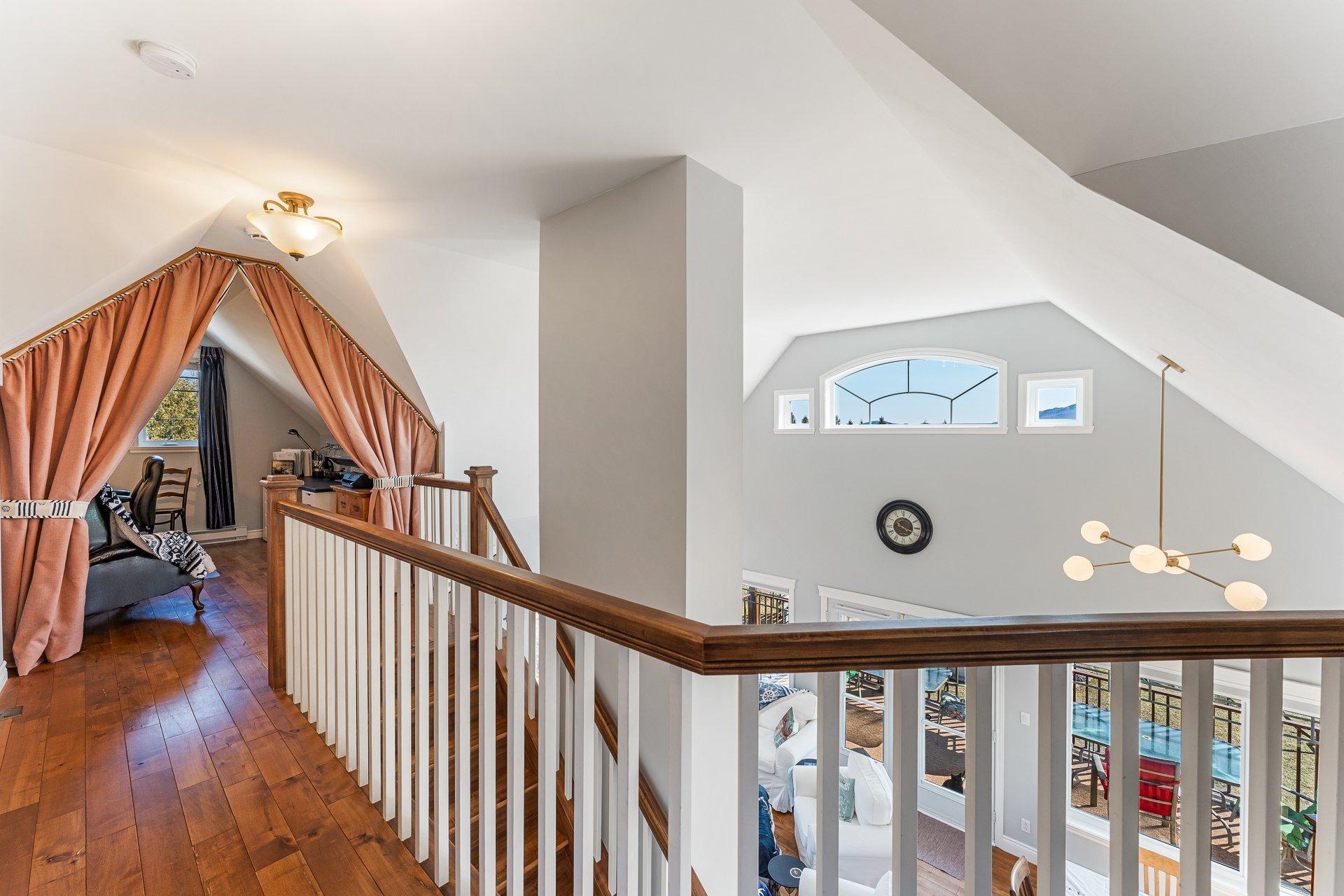 









12


Rue de l'Intimité

,
Eastman,




QC
J0E1P0

