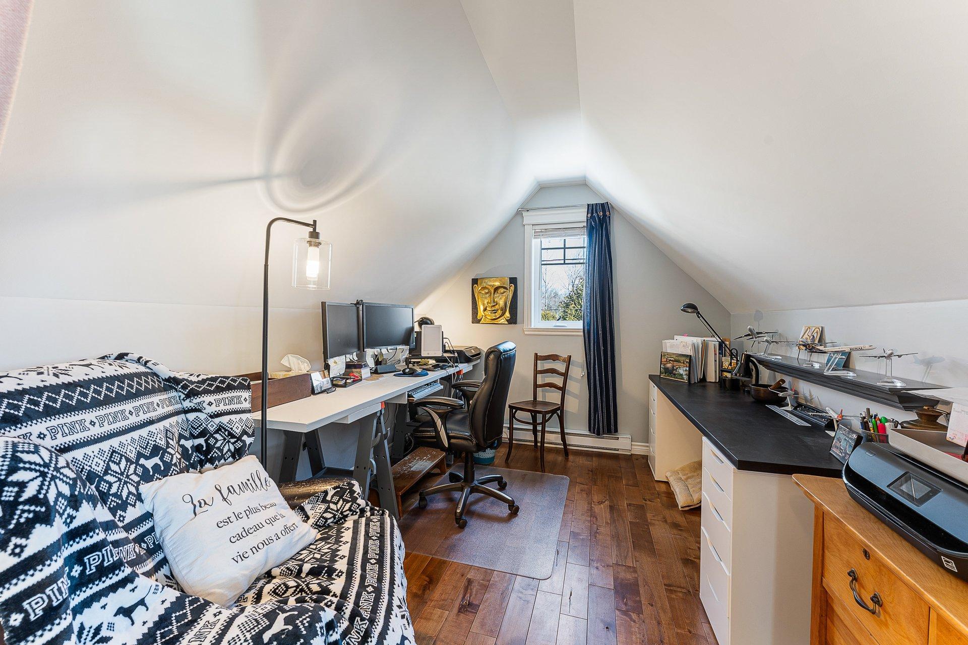 









12


Rue de l'Intimité

,
Eastman,




QC
J0E1P0

