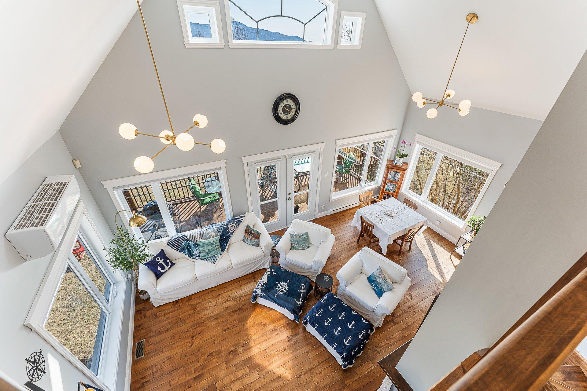 









12


Rue de l'Intimité

,
Eastman,




QC
J0E1P0

