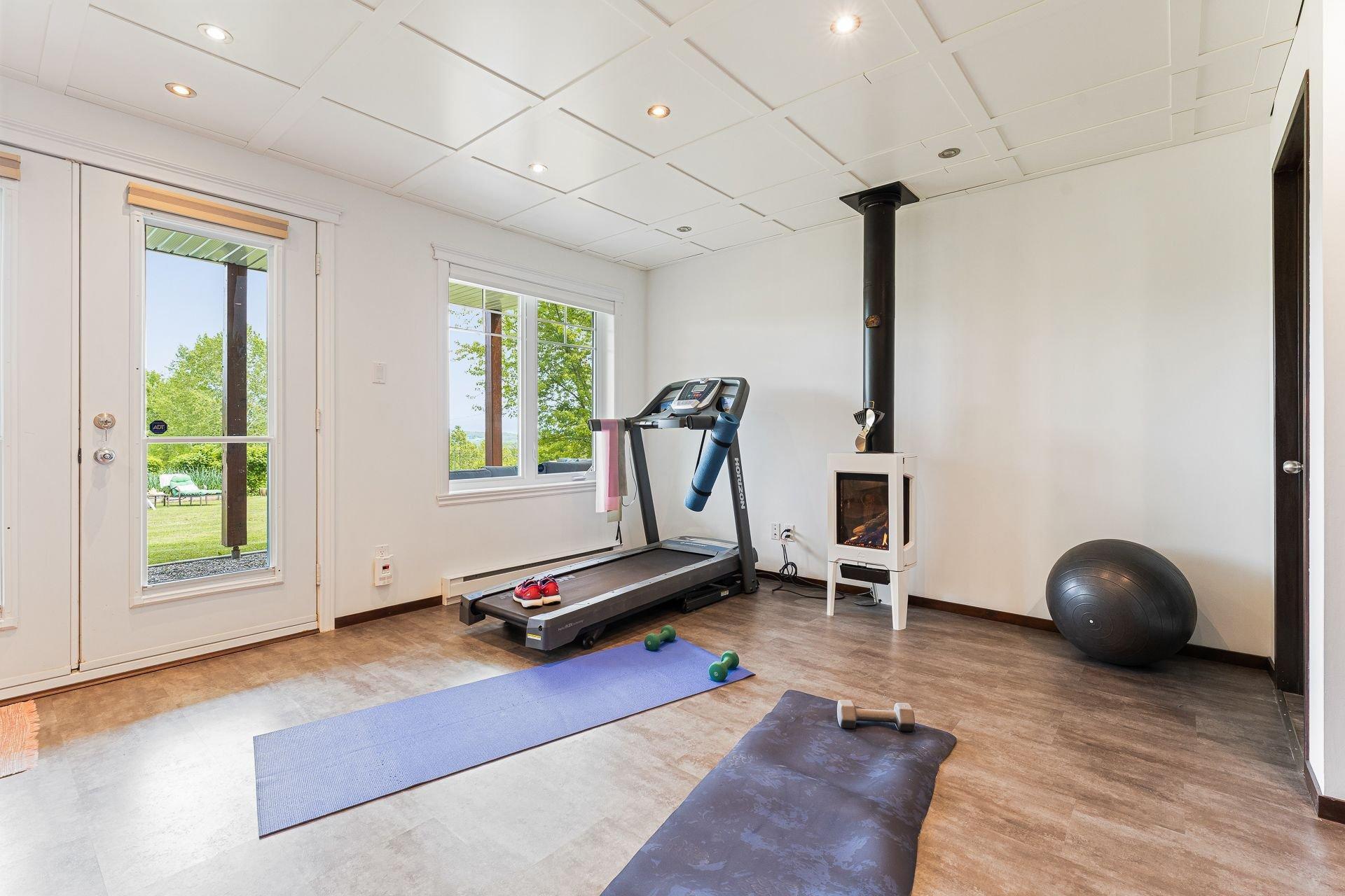 









12


Rue de l'Intimité

,
Eastman,




QC
J0E1P0

