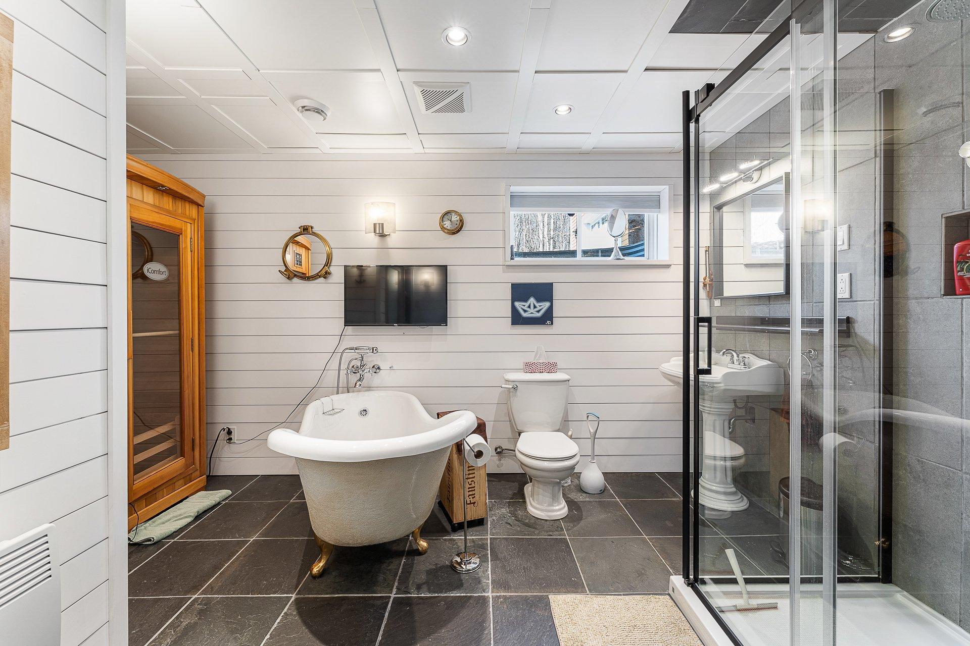 









12


Rue de l'Intimité

,
Eastman,




QC
J0E1P0


