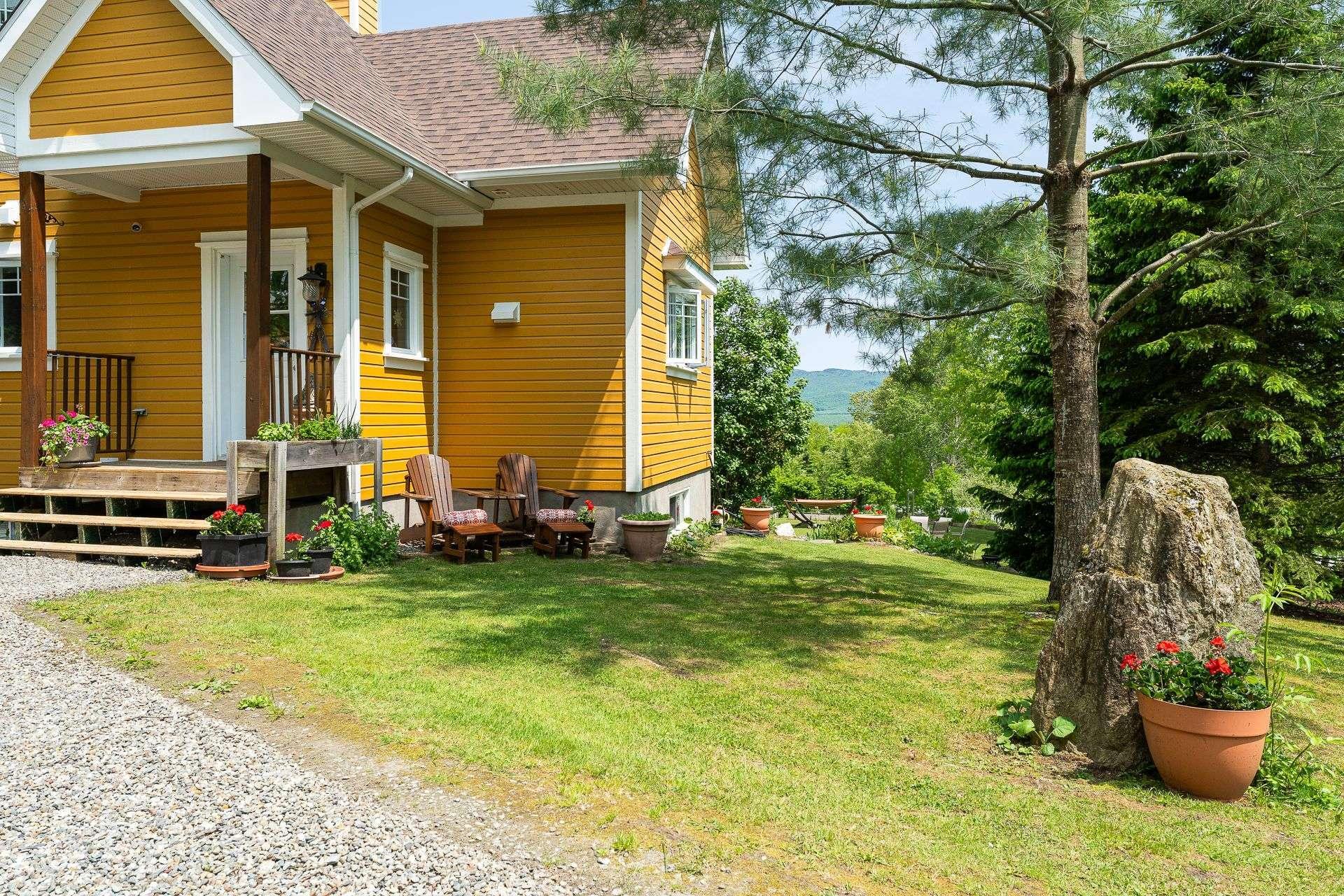 









12


Rue de l'Intimité

,
Eastman,




QC
J0E1P0

