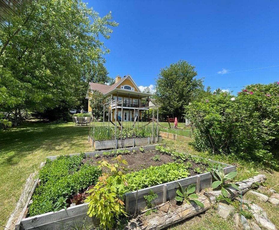 









12


Rue de l'Intimité

,
Eastman,




QC
J0E1P0

