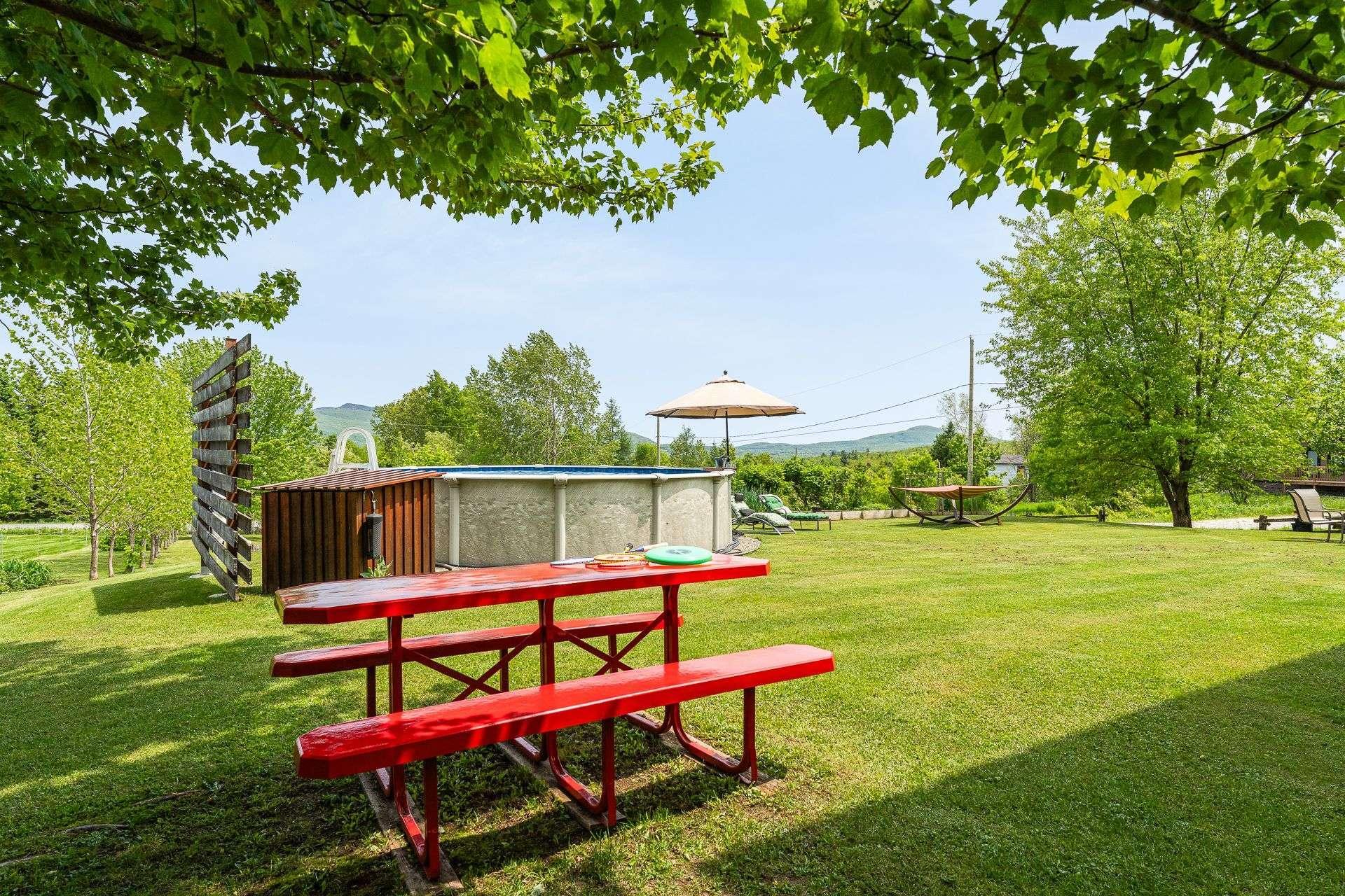 









12


Rue de l'Intimité

,
Eastman,




QC
J0E1P0

