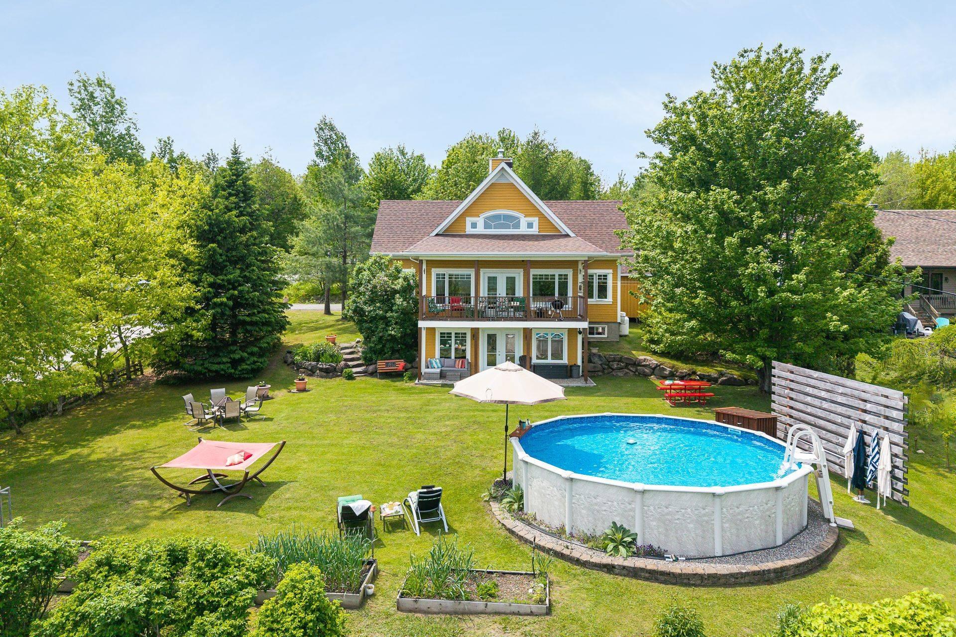









12


Rue de l'Intimité

,
Eastman,




QC
J0E1P0

