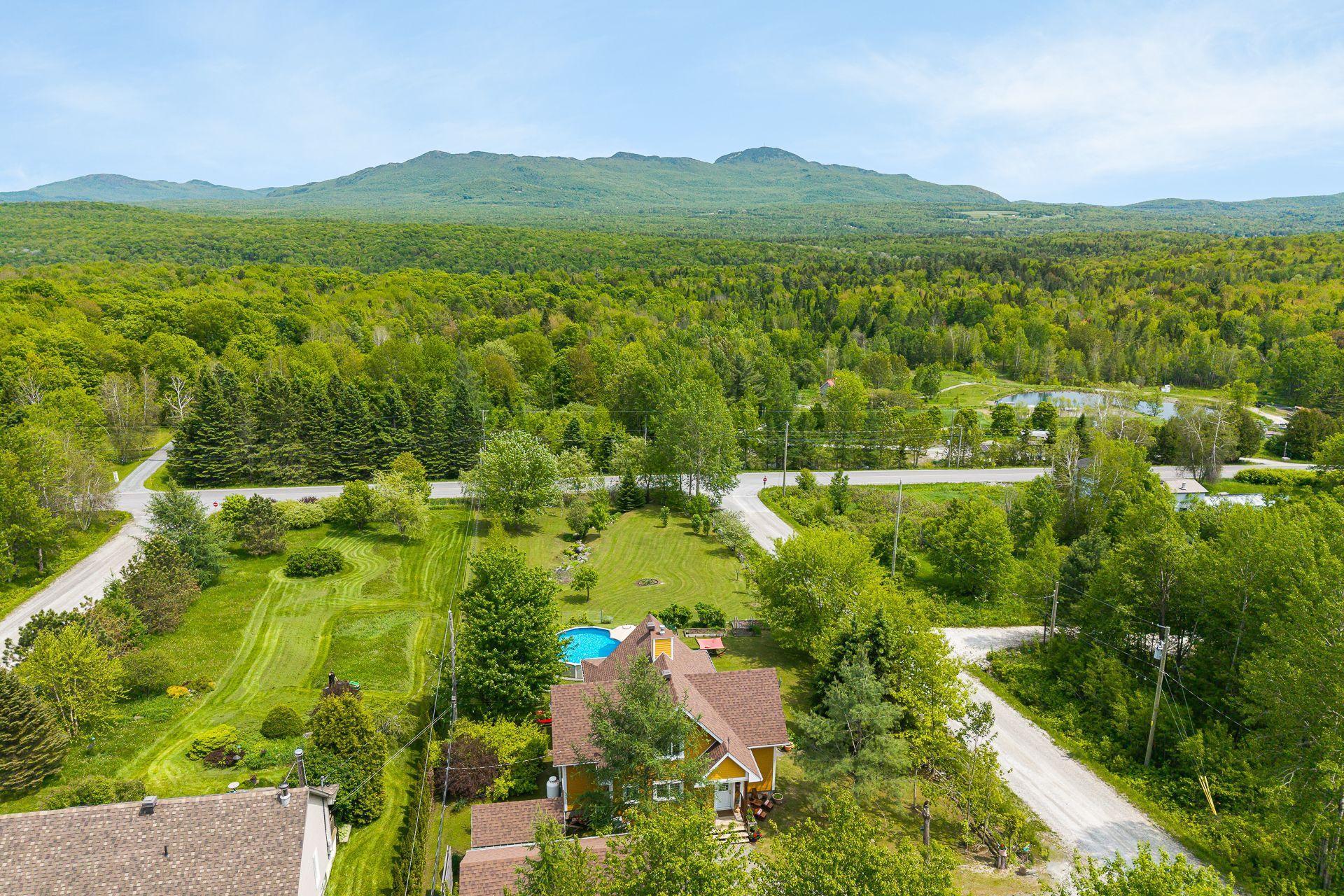 









12


Rue de l'Intimité

,
Eastman,




QC
J0E1P0

