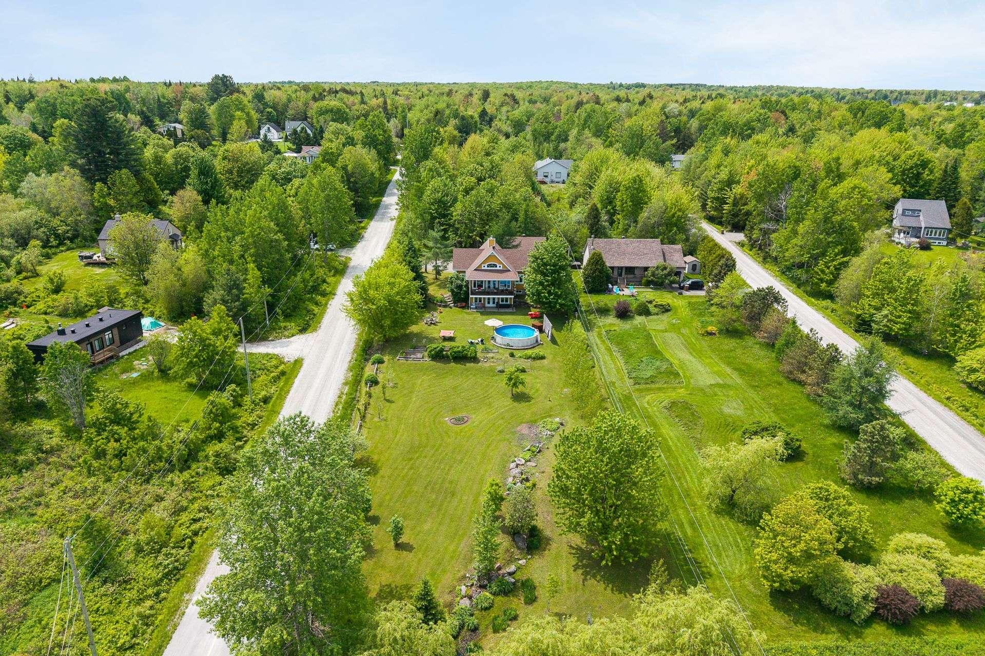 









12


Rue de l'Intimité

,
Eastman,




QC
J0E1P0

